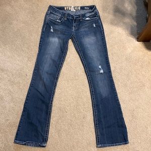 Women’s hydraulic distressed jeans.